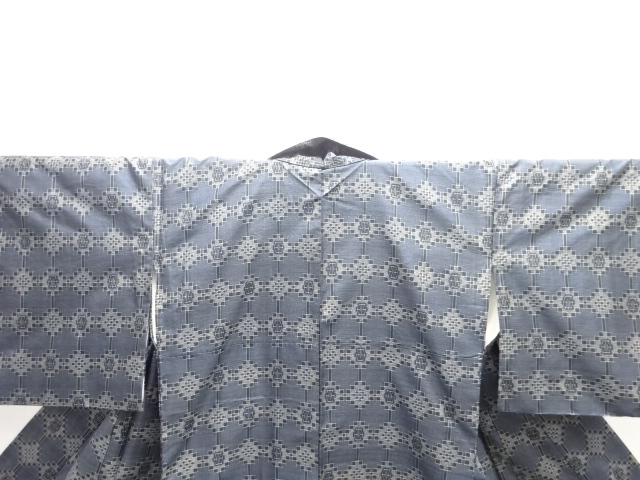  幾何学模様織り出し本場村山大島紬着物アンサンブル